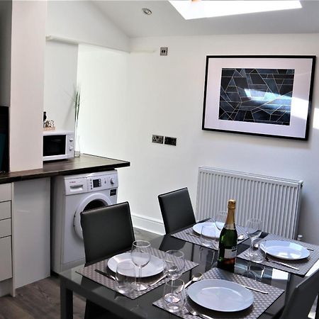 Victoria 4 Bedroom Serviced House Short Lets - Near Northampton Gen Hosp & Town Centre Eksteriør billede