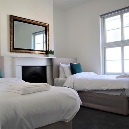 Victoria 4 Bedroom Serviced House Short Lets - Near Northampton Gen Hosp & Town Centre Eksteriør billede