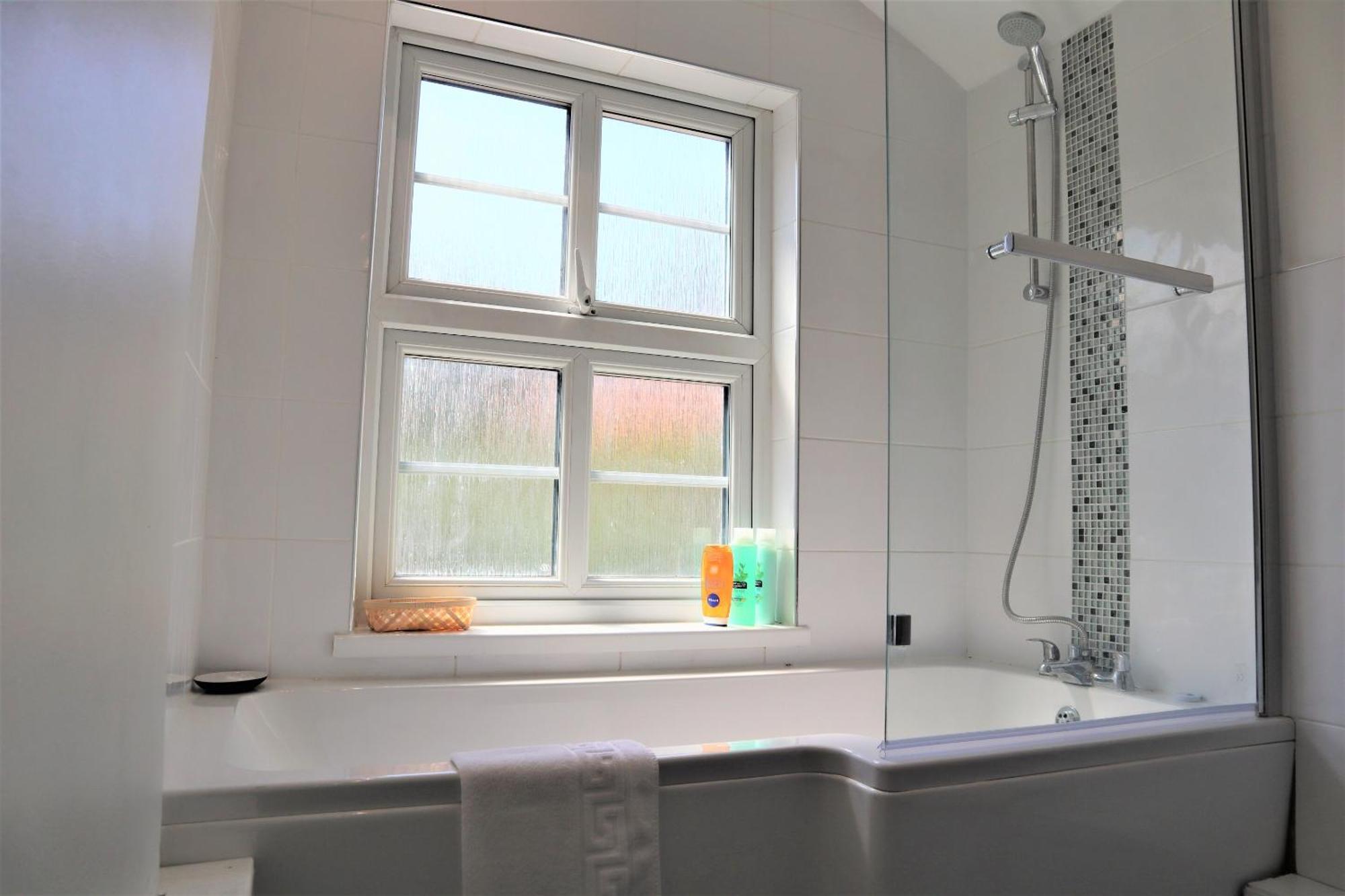 Victoria 4 Bedroom Serviced House Short Lets - Near Northampton Gen Hosp & Town Centre Eksteriør billede