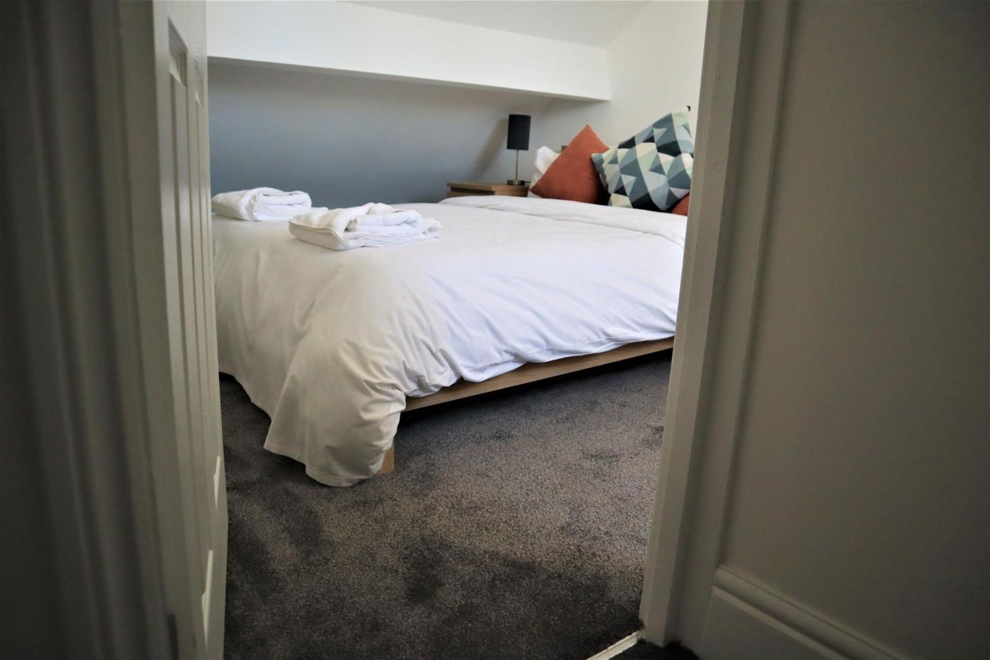 Victoria 4 Bedroom Serviced House Short Lets - Near Northampton Gen Hosp & Town Centre Eksteriør billede